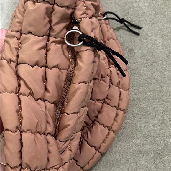 Elegant Quilted Shoulder Bag in Tan - Picture 2 of 6